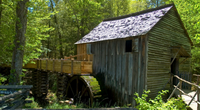 Cades Cove | Explore the Cove’s Historic 11-Mile Loop With This Self-Guided Auto Tour